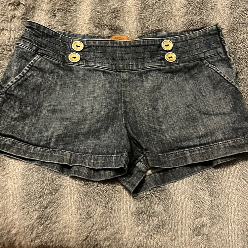 Arden B. Jean shorts